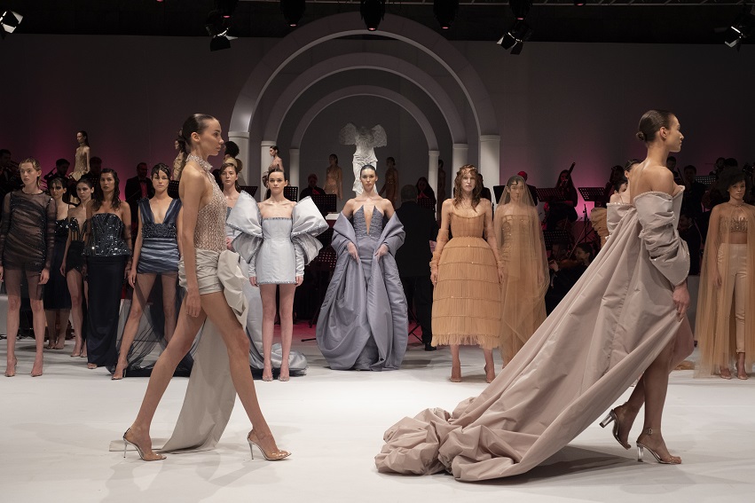 haberolacomtr's tweet photo. JW Marriott Hotel Marmara Sea, Cihan Nacar'ın 10.yıl defilesine ev sahipliği yaptı #defile #moda #vogue #cihannacar #jwmarriott #hotel #marmarasea #manken #haberola #tasarımcı
https://t.co/rIwmwH7eSY https://t.co/UJ5jvO1kQZ