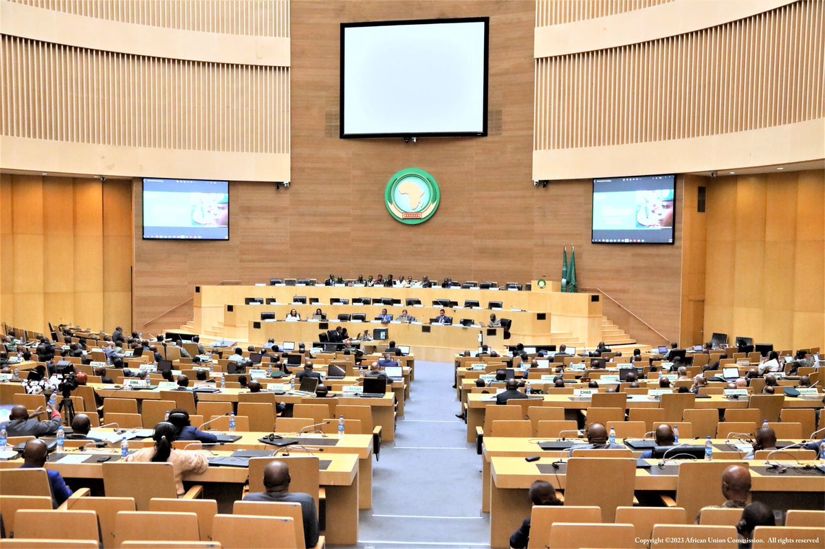 AUC_PAPS's tweet photo. Participants include Members of the Bureau of the #ACDSS; Chiefs of Defence Staff and Representatives of Member States, Regional Economic Communities and Regional Mechanisms #RECs/#RMs for Conflict Prevention, Management and Resolution; Int’l Partners, among others. https://t.co/mEBrAlv9wd