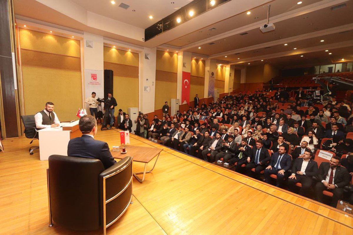 erbakanfatih's tweet photo. Milli Türk Talebe Birliği (MTTB) Genel Merkezi’nde “Gençler Soruyor, Erbakan Cevaplıyor” programımızı gerçekleştirdik. https://t.co/dPb0PAxy8n