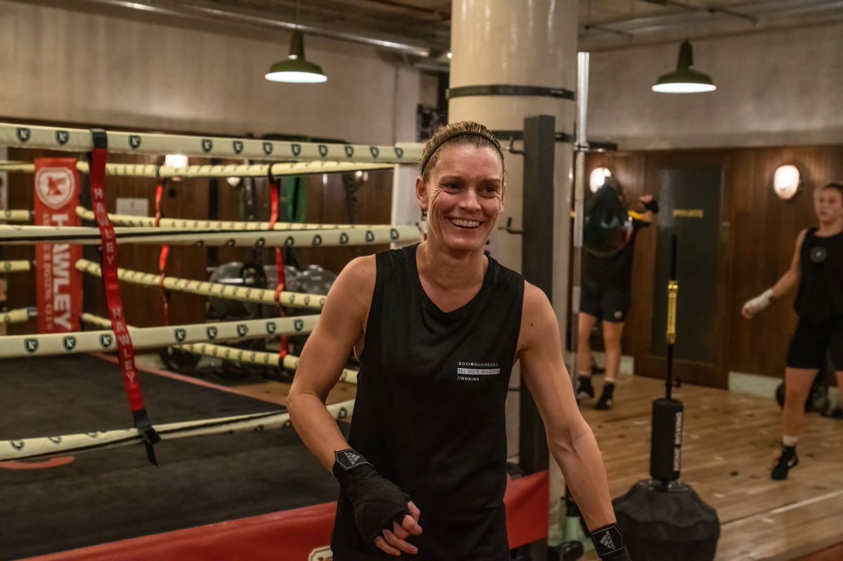 Good win tonight for <a href="/CalliB83/">Calli Bushell</a> in London and winning ‘ best away boxer award’

Calli works her arse off and this is very well deserved 🥊