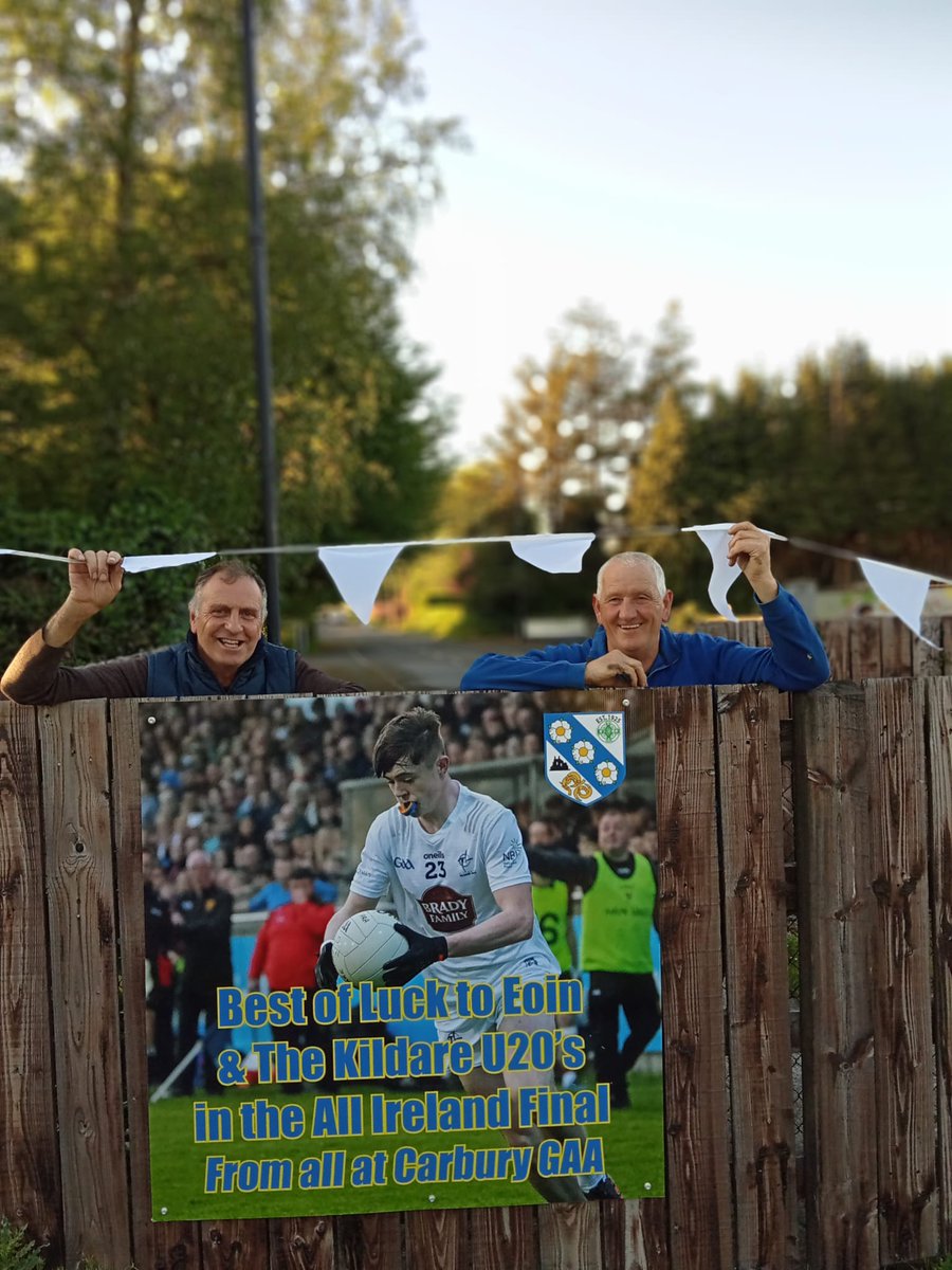 GAACarbury's tweet photo. Theres signs &amp; flags going up around the parish in support of Eoin &amp; his teammates ahead of Saturdays All Ireland Final. Get your flag up!!. Please send us a picture in and well share them. 

Pic: Jimmy Kelly &amp; Noel Hogan erecting signs, bunting &amp; flags at Carbury roundabout . https://t.co/9jt4k36odI