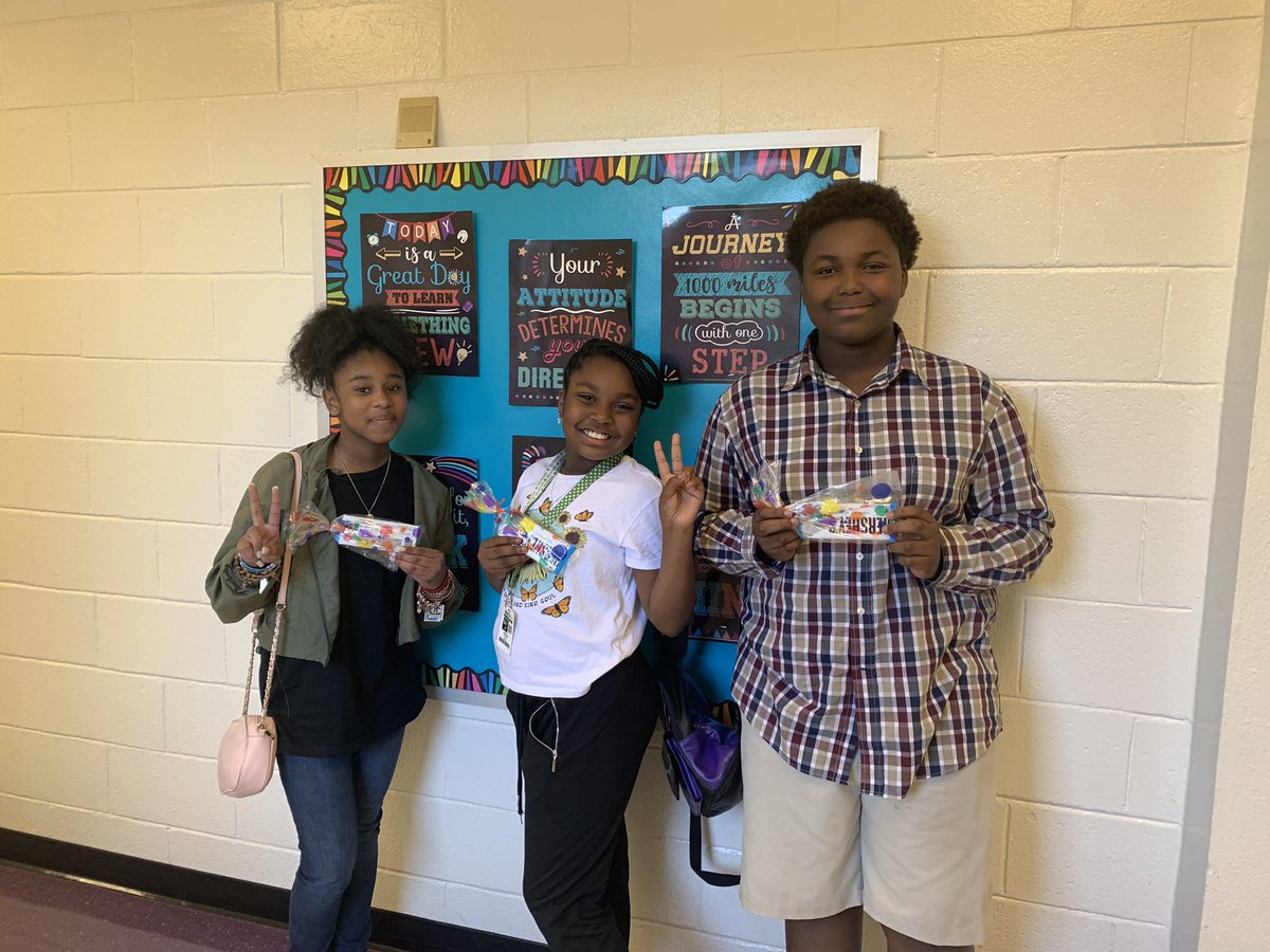 Congratulations to our 1st, 2nd, and 3rd place winners in the Stock Market Game! They used their investment strategies and worked collaboratively to build equity! Way to go! #HamptonProud @HES_HCS @SIFMAFoundation