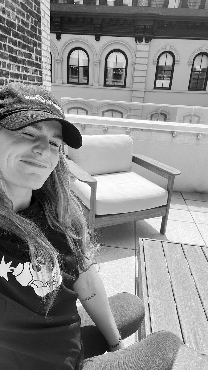 doing bored shit in the city today. #BAYC #ladiesofbayc 💀⚡️
