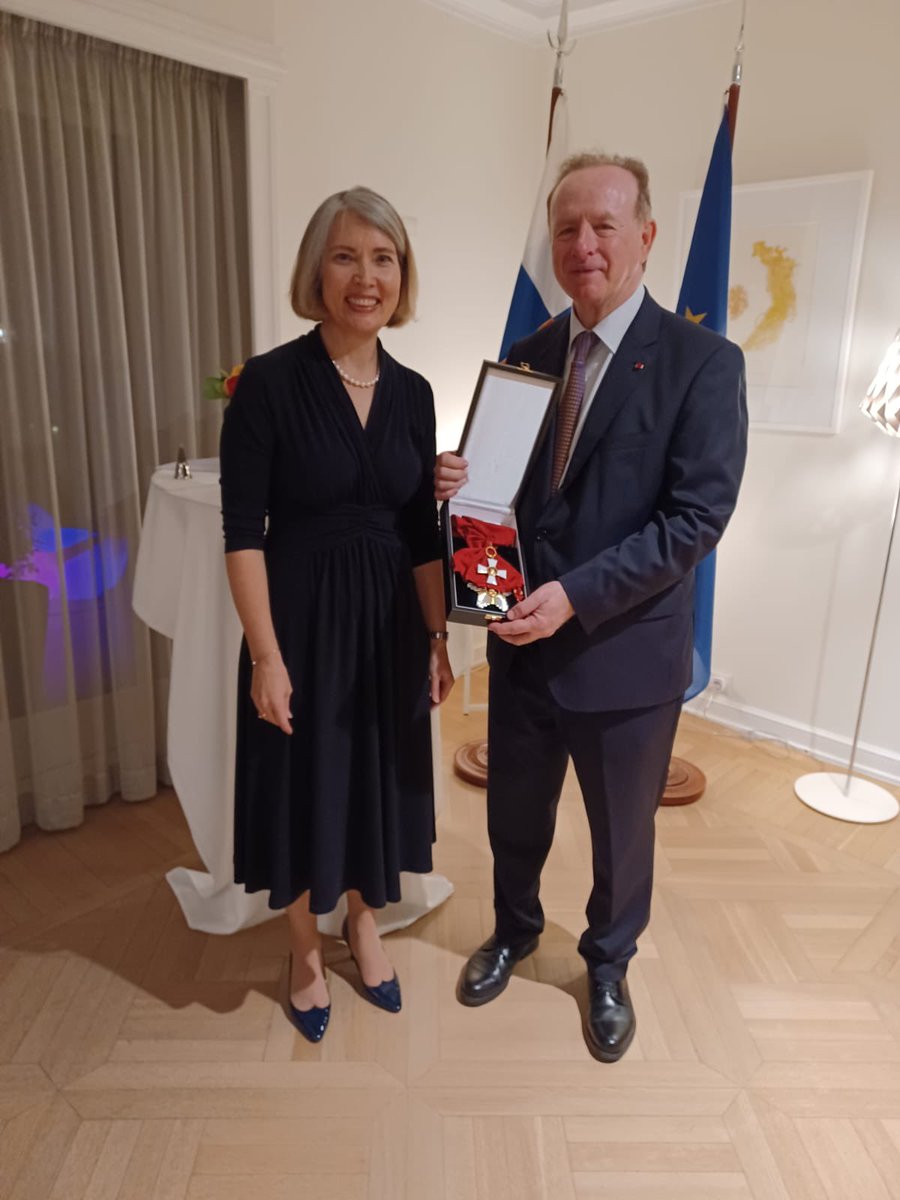 Un lujo conferir a Luis Tejada Chacón, anterior Embajador de España en Finlandia, la Gran Cruz de la Orden del León de Finlandia por su excelente trabajo para las relaciones entre 🇫🇮 y 🇪🇸
@EmbajadaEspArg <a href="/EmbEspFinlandia/">Embajada de España en Finlandia</a> <a href="/EmbFinMadrid/">Embajada de Finlandia en Madrid</a>