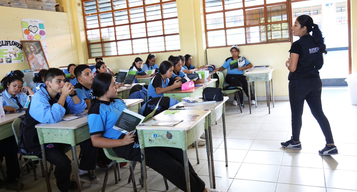 SunarpOficial's tweet photo. #NoticiasSunarp | Realizamos el programa #SunarpTeEduca, gracias a especialistas de la Zona Registral N° III - Sede Moyobamba, quienes desarrollaron la charla "Conoce a la Sunarp y los servicios que ofrece", para estudiantes de la I. E. Serafín Filomeno de Moyobamba (#SanMartín). https://t.co/CtBJmePAgi