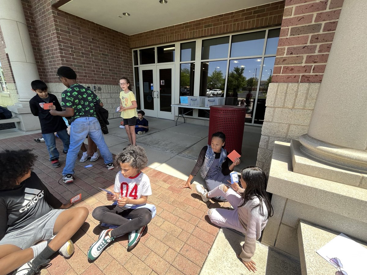 beccab104's tweet photo. A beautiful day to learn about Science outside the classroom.   #LittleVikes #vikingdiff https://t.co/bP7n7Oj9xk