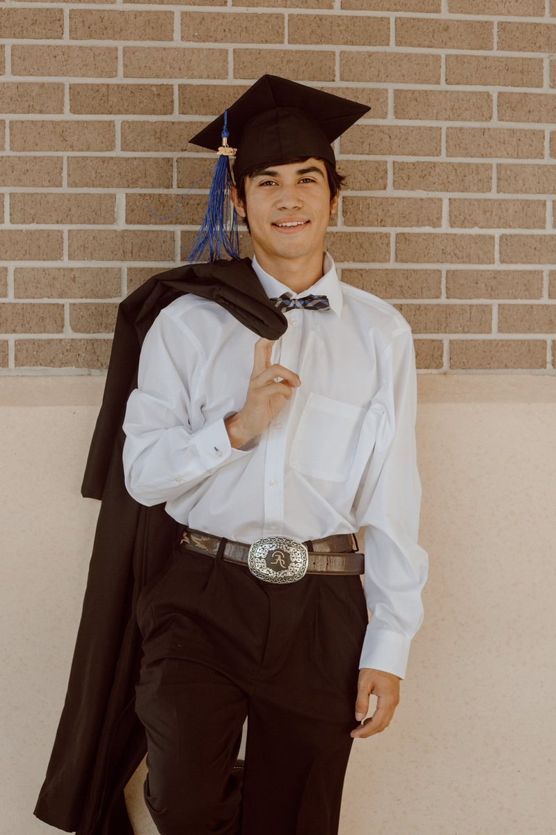 _aescalera's tweet photo. roll the credits 🍾👨🏻‍🎓 https://t.co/iVoJ4mM6wZ