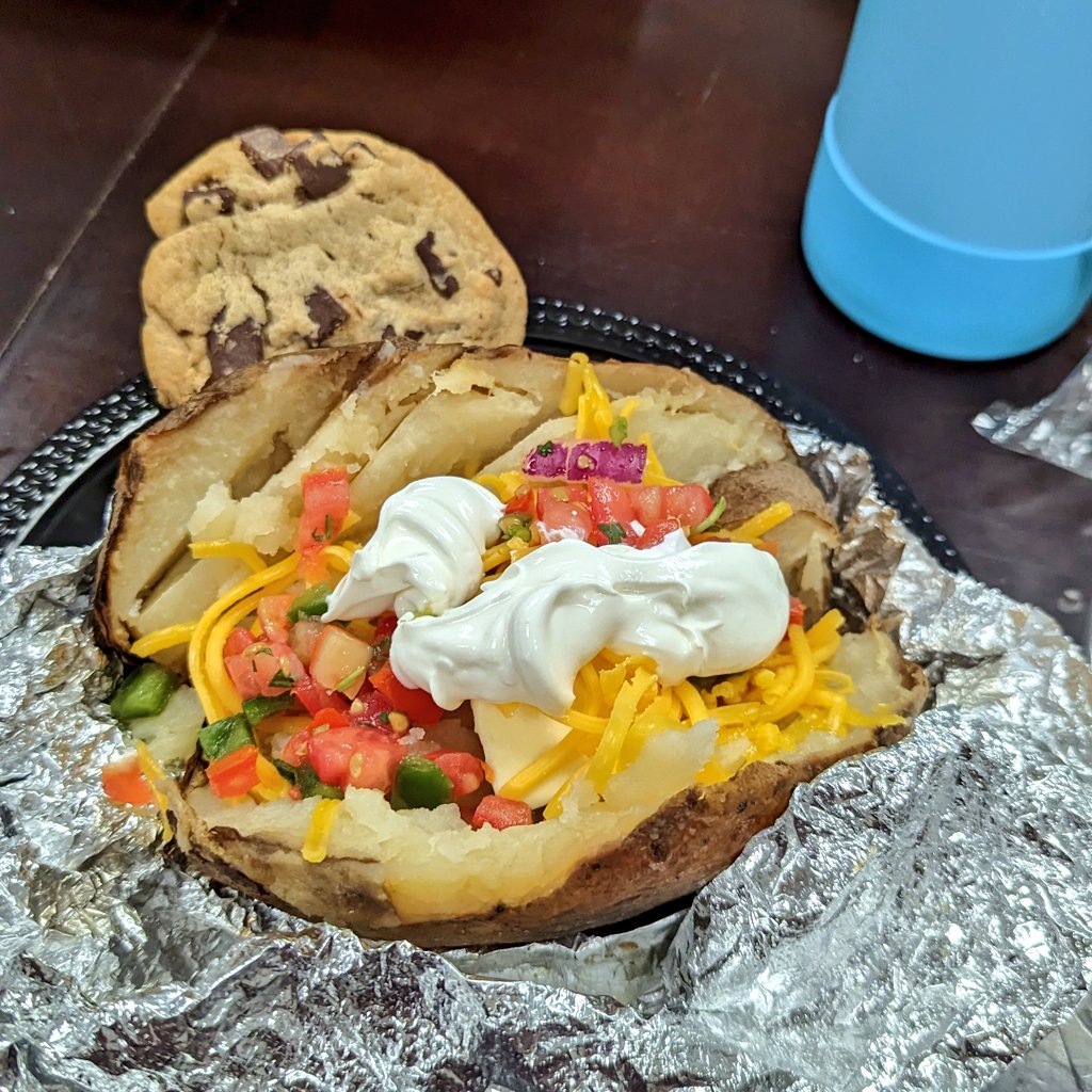 MrsVuTeaches's tweet photo. Loved today's lunch from @ExleyPTA and @jasonsdeli
#exleytweets #ParentsCount #katyisd #TeacherAppreciation https://t.co/PYe9Ym5Ypw