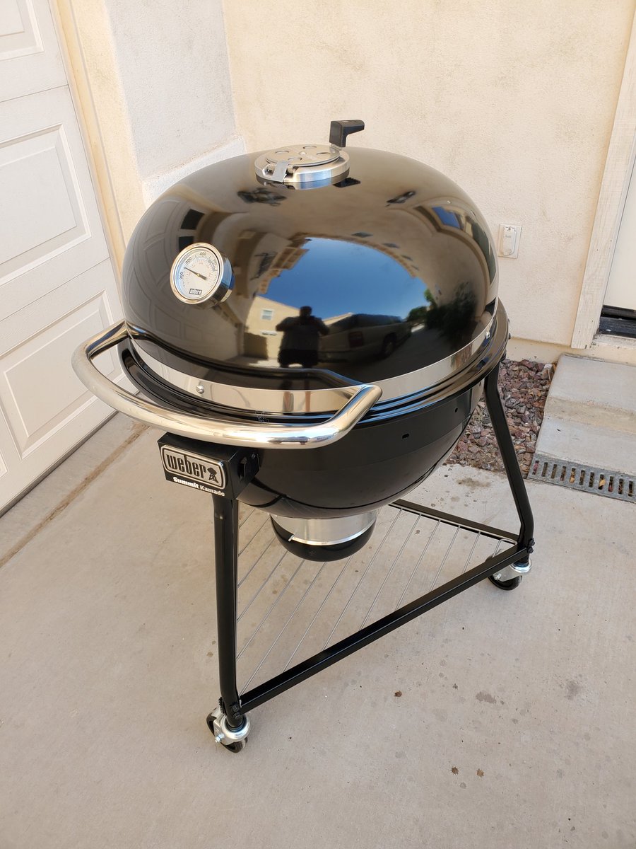 B_MOORE__'s tweet photo. Smoking Thursday 💨💨💨💨 @WeberGrills #WeberSummit https://t.co/mvxas1uQBa