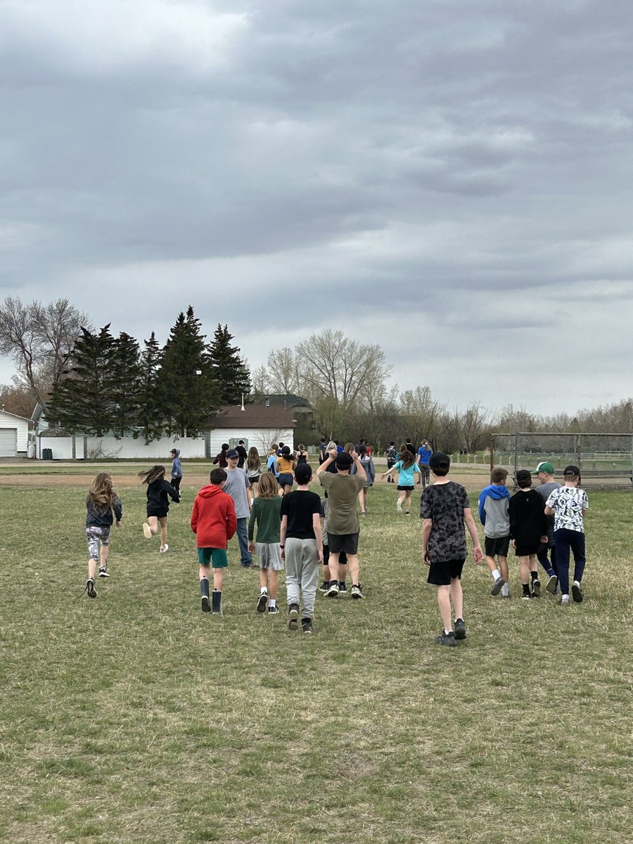 mrscjohnson1980's tweet photo. Raising awareness #MooseHideCampaign #Reconciliation ⁦@StJosaphat⁩ ⁦@RCSD_No81⁩ https://t.co/wF093kQ6Dh
