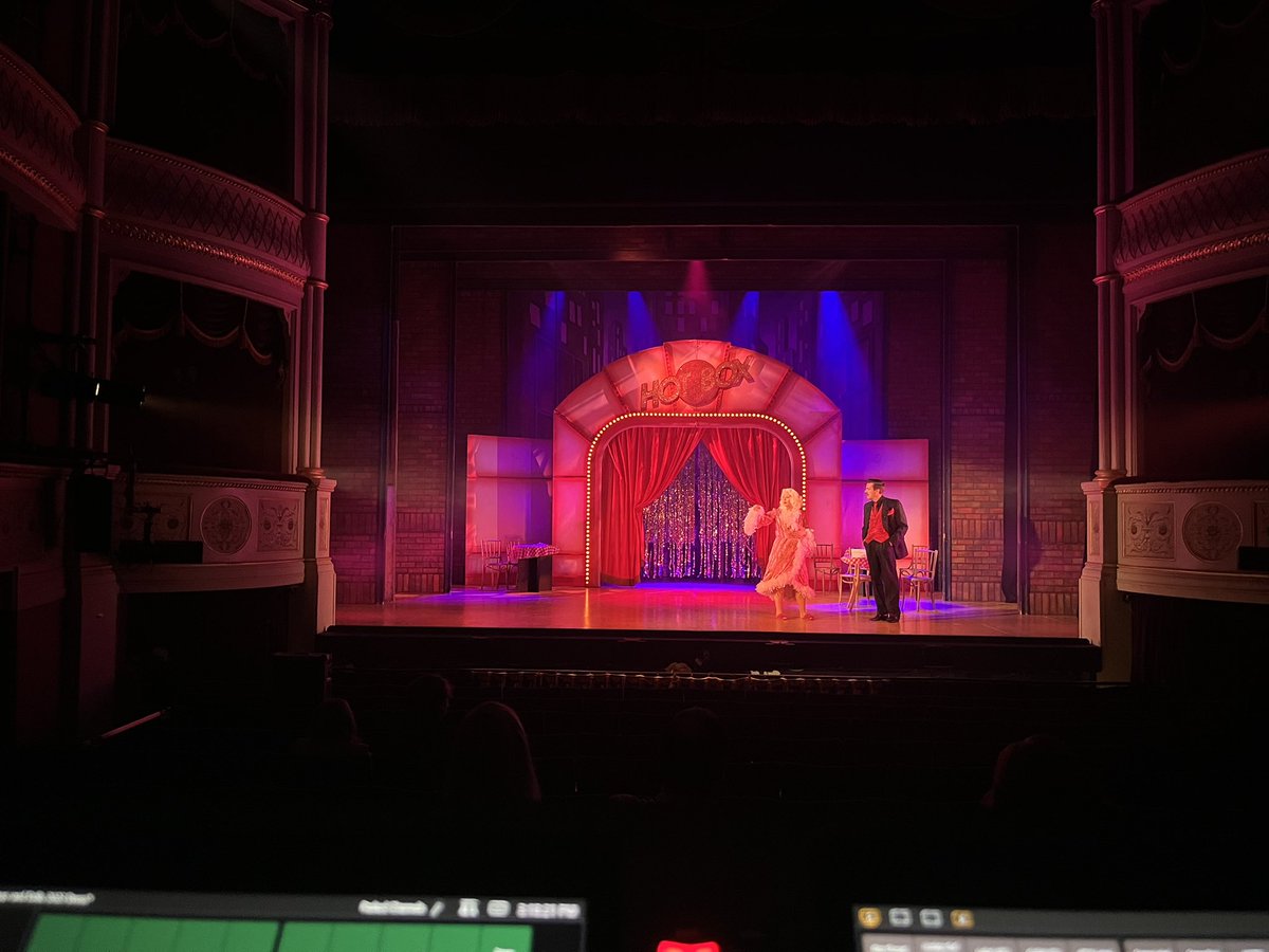 willburgher's tweet image. Lights for Guys and Dolls this week @bathoperatic big thank you to @PrimeTheatreUK and @EnlightenedLx for the extra kit!
