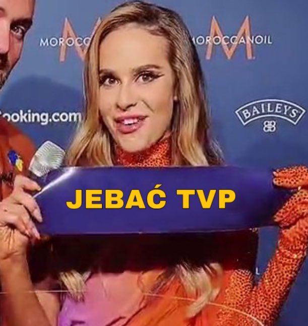 wielkietytuly's tweet photo. OMG BLANKA WYLOSOWAŁA SPECJALNĄ KARTECZKĘ #Eurovision https://t.co/4Sni6wVEjT