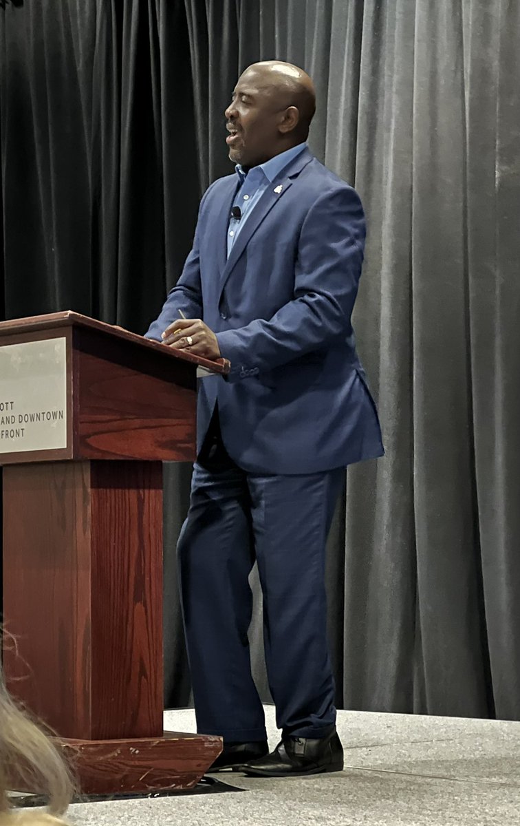 UnmachtMnCities's tweet image. @DLove007 Mayor @CentervilleMN &amp;amp; @MinnesotaCities #LMCIT Board member speaking on the Art of Influence at the @NLCRISC #RISCtrustees conference. #beprepared #beagoodlistener #beflexible Great tips to make a difference and influence people. Well done Mayor.
