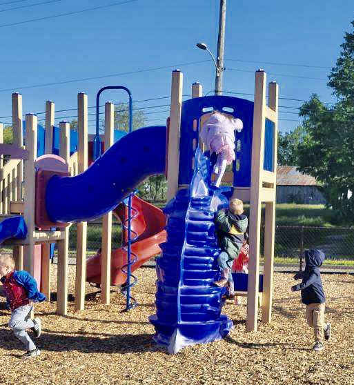 CarlenaSheeran's tweet photo. The #HCSPreschool K-bound scholars in Jennifer Arnoldβs class @RineyvilleE are going through the lunchline, playing on the big kid playground & the kindergarten teachers visited the class to tell them all about K.β€οΈππ€ #HCSBetterTogether #LetsGoToK #TransitionTips https://t.co/NlGD2krBBl
