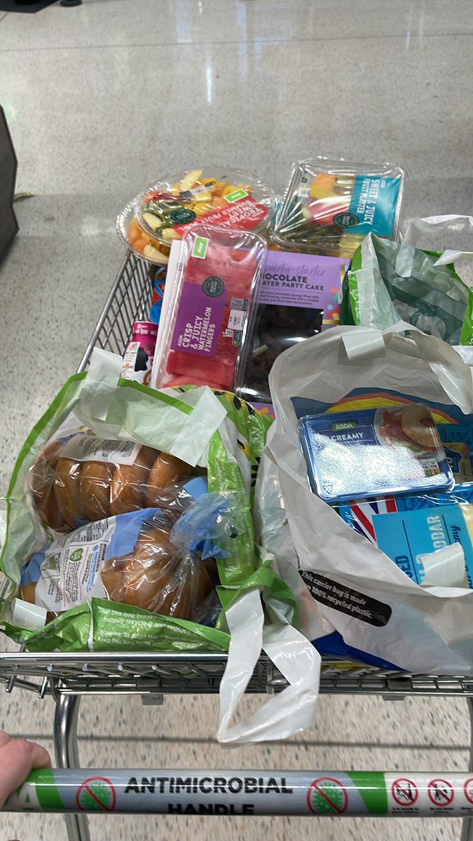 When you forget it’s #InternationalNursesDay2023 tomorrow and also forget you’re  the least artistic person ever… but at least we’ll now have a nice breakfast in work tomorrow to celebrate! #EDnurses <a href="/EmergNursesNI/">Emergency Nurses NI</a> @saraelaine1 <a href="/millarwilson/">audrey harris</a> @NHSCTStaff <a href="/NHSCTrust/">Northern Trust</a>