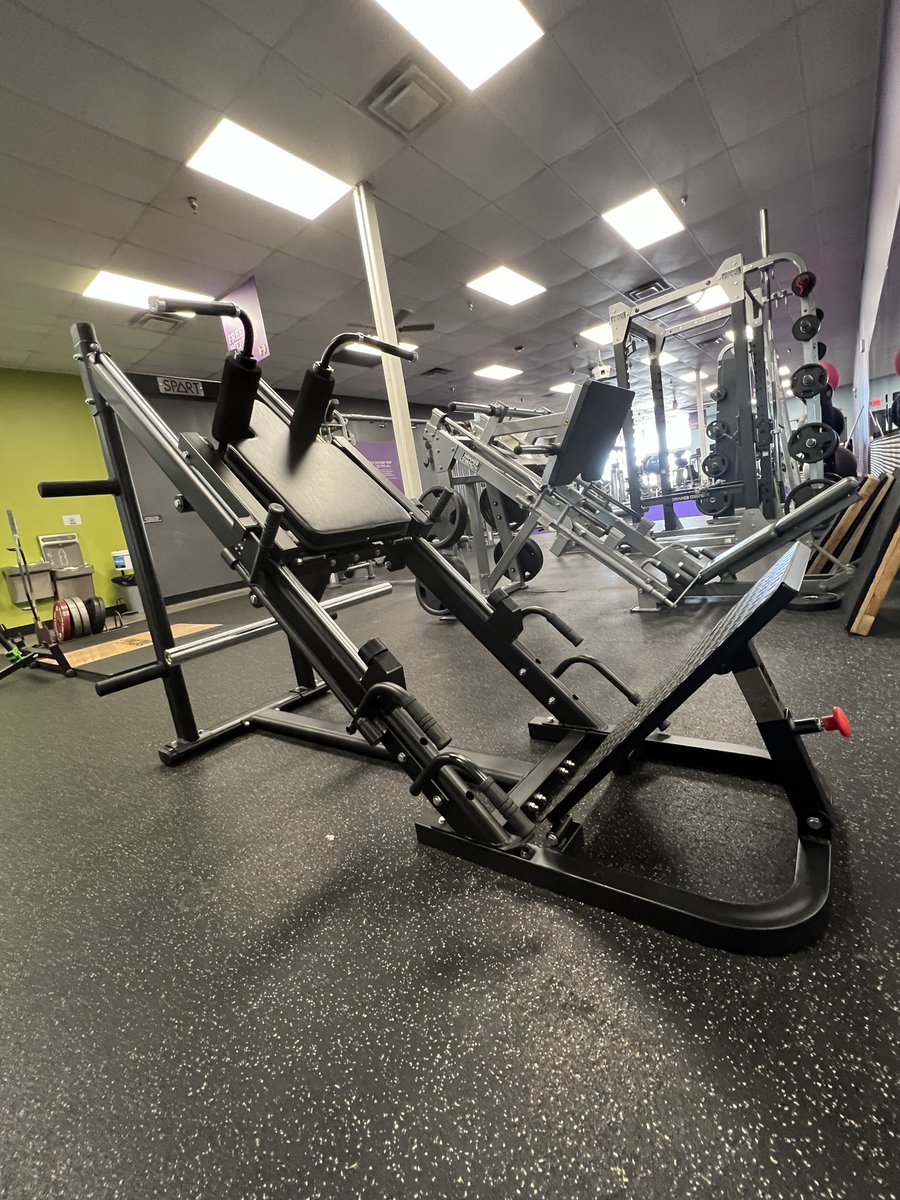 ThorndaleAF's tweet photo. ✨📱✨New hack squat, who dis? ✨📱✨Come in and check out this new piece of equipment today! Hack squats are great for lower body toning and core strength. Stay tuned for a how-to video!

#gettoahealthierplace #anytimefitness #anytimefitnessthorndale #gym https://t.co/0IPNYFlioF