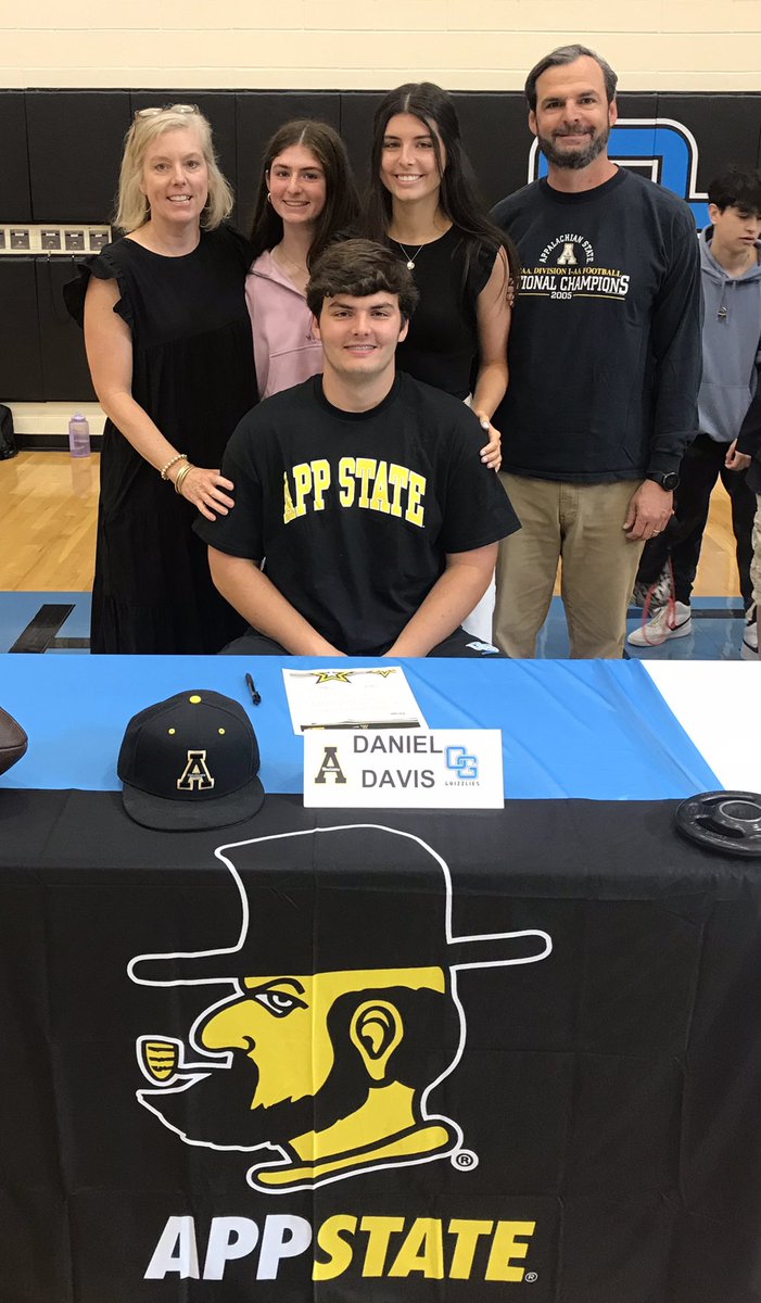 Daniel Davis tweet media