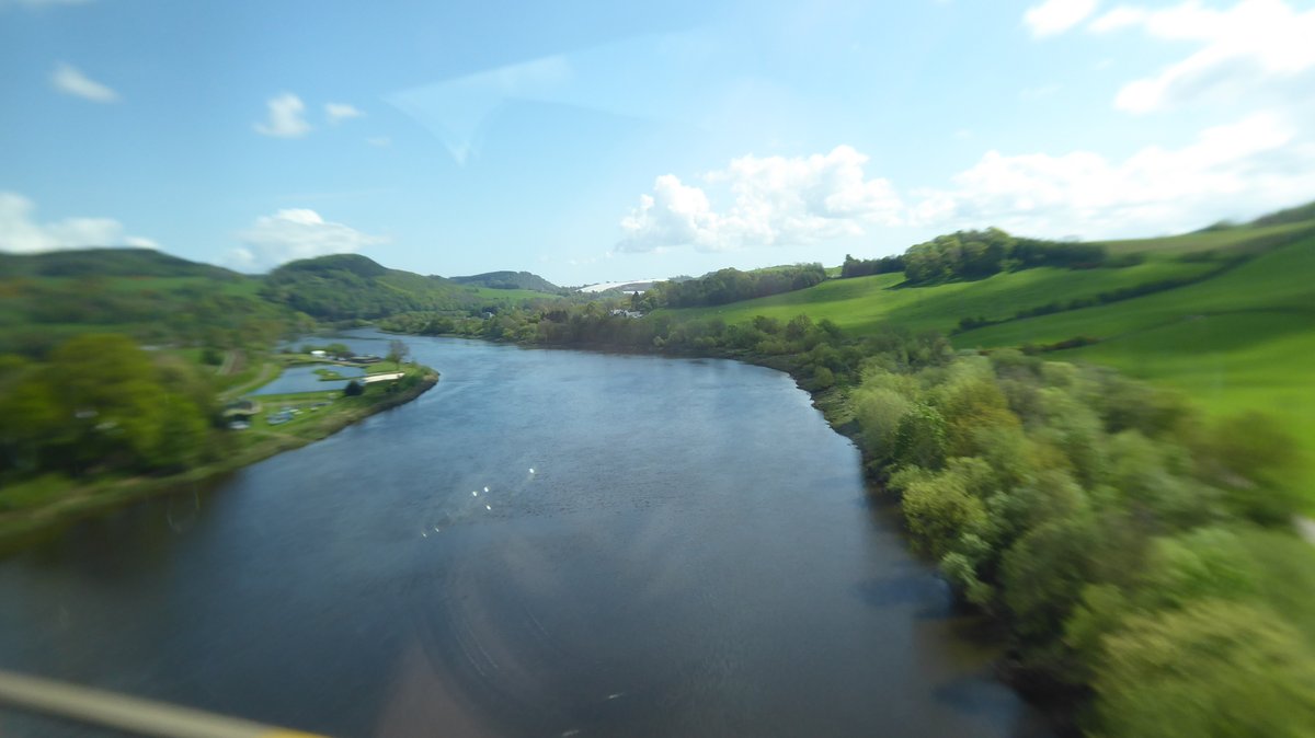 UnicornUnbound's tweet photo. Views from a bus: the number E3 - an electric bus service from Dundee to the 'dear, green place'. #BusPhoto #BusPhotos #NumberE3 #E3 https://t.co/oitYxoKeqL