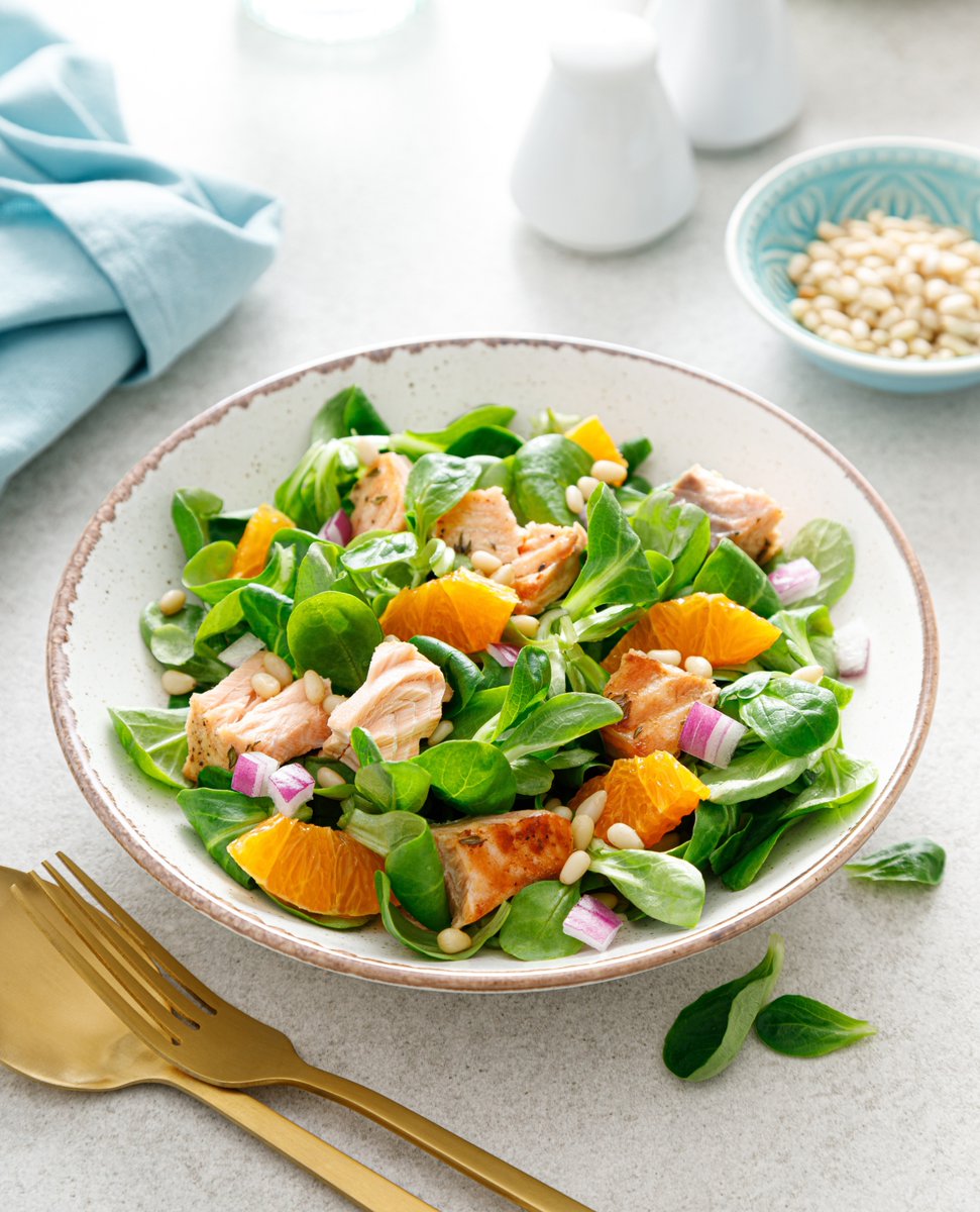 To paraphrase an old adage: Teach a man to cook salmon right and he'll eat like a king for life! And once you've tasted the transformative effect sous vide has on salmon, you'll know what 'right' is!

Tap for the recipe: blog.sousvidesupreme.com/2014/03/clemen…