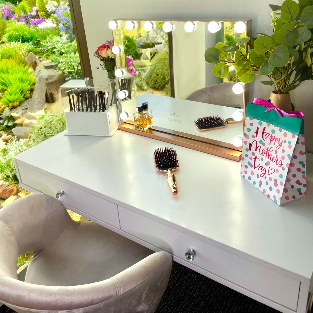 Brush up on Mom's organization game!💁‍♀️ Say goodbye to messy makeup brushes and hello to a flawless routine💄✨

#acrylic #organizer #haircare #vanitymirror #musthave #vanity #giftideas #cleangirlaesthetic #mothersday #giftsforher #makeup