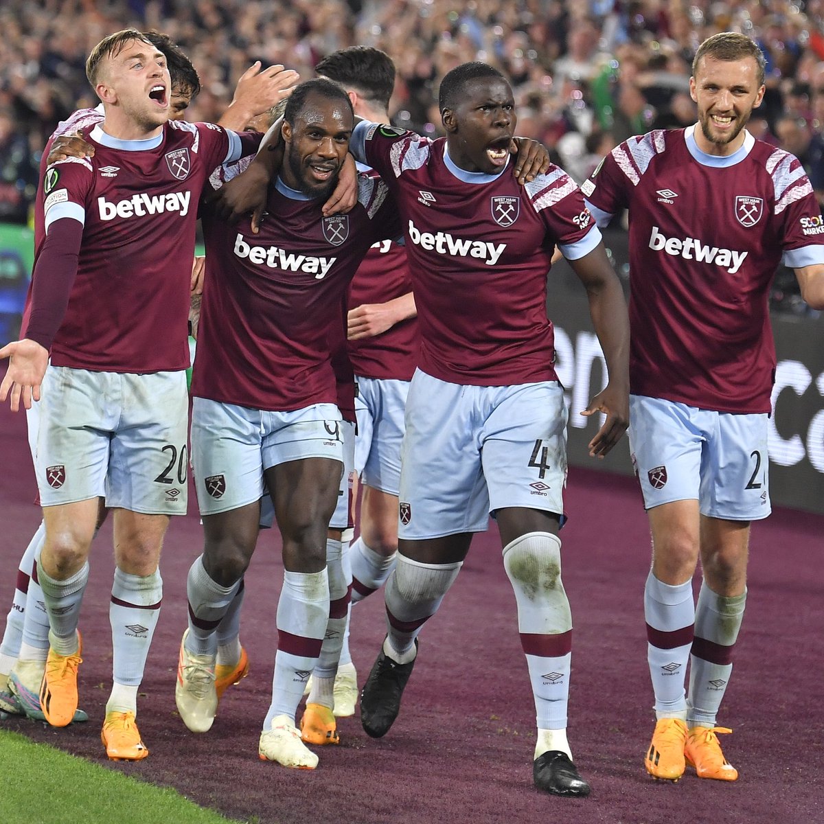 GolAyiti's tweet photo. Gras ak viktwa #WestHam fè sou AZ #Alkmaar (2-1) nan kad 1/2 final ale Conférence Ligue la, sa vin anpeche #Peyiba pase devan #Lafrans nan klasman #UEFA.
Nan lòt 1/2 final la, #Fiorentina pèdi (1-2) fas FC #Bâle.
#GolAyiti https://t.co/qaNywPMslV