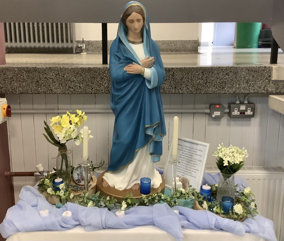 REStCatherines1's tweet photo. This beautiful May Altar was created by our InspiRE group to celebrate Mary, our mother. The girls continue to meet during break on Wednesdays and Thursdays in our Chapel to pray the Rosary. All are welcome 🙏🏻 #faith #corunum https://t.co/nk2xLFWUhN