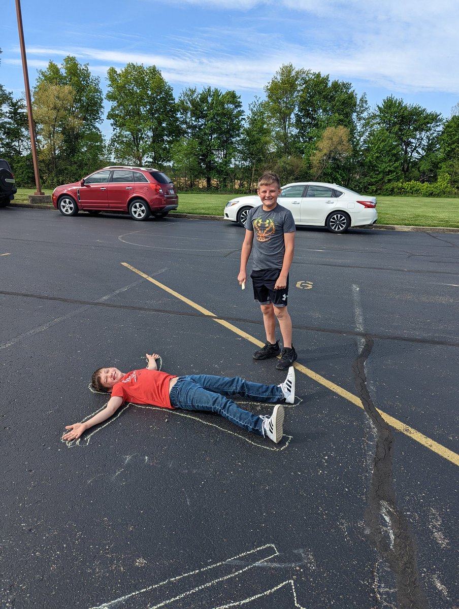 SRES 5th graders making shadows as part of our Earth and Moon unit! <a href="/SR_Raiders/">South Ripley Schools</a> 
#stem