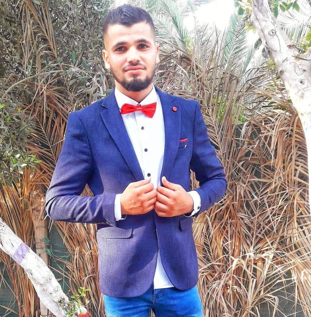PalestineEMedia's tweet photo. A short while ago, a young Palestinian man, Oday Al-Louh, was killed after an Israeli occupation warplane struck the vicinity of the Al-Dawa Mosque in the central of Gaza Strip.

#GazaUnderAttack https://t.co/kR9iGkt2zX