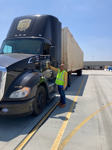 abarboza_31's tweet photo. It's rodeo Thursday! We were all out engaging our workforce with our rodeo activity. We also educated driver's with our mirror adjustment station . Very fun and engaging. @divine2wincom @UPSOntarioDDST @IsaacRamirezso1 @melirere @logisticsboss https://t.co/WMCASroq1W