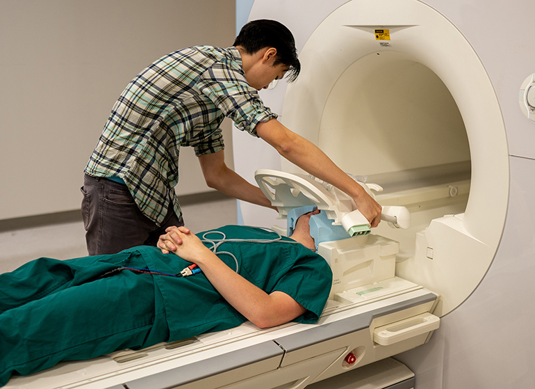 Eye Center tweet media