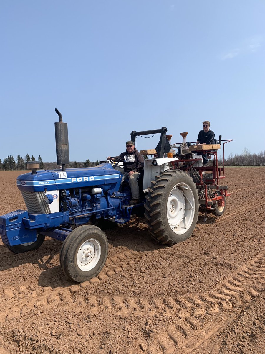 Over the past few days the Cereal &amp;  Oilseeds Team in Harrington ⁦<a href="/AAFC_Canada/">AAFC Canada</a>⁩ have been busy seeding their barley and wheat plots. This year marks Allan Cummiskey’s 34th planting season! 🌞🚜🌱🌾 #Seed23