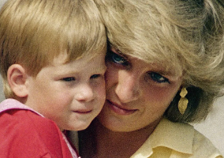 NielsenChrissi's tweet photo. Prince Harry has honored his late mother Princess Diana in every way. The true QUEEN

He continues to bring her legacy to life.

Harry is a great son

Princess Meghan Markle married an amazing man. 

#PrinceHarryIsRight #PrinceHarry #HarryandMeghan #Diana https://t.co/Lo9747spfQ