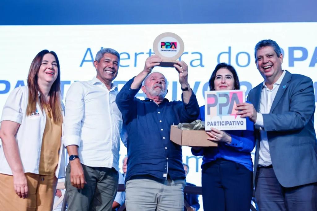 "A novidade é que a gente está colocando o povo para dizer o que quer que a gente faça e aonde a gente aplica o dinheiro que arrecadou de vocês. A participação de vocês é fundamental. Pegue 15 minutos e participe. Faça sua proposta”. #BrasilParticipativo

gov.br/planalto/pt-br…