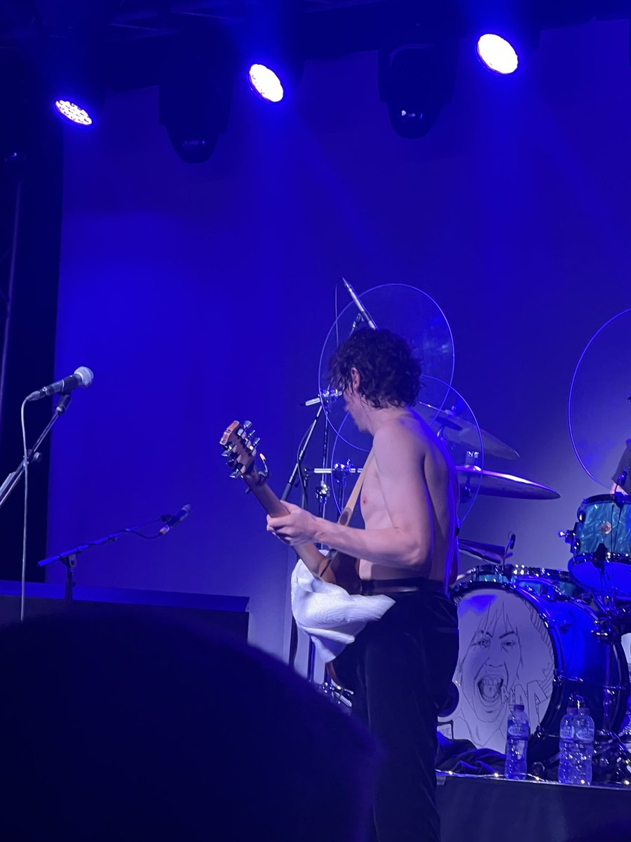 EmilyWalklett's tweet image. One of the best evenings of my life. Been a fan of @Razorlight since I was 3, and tonight I finally got to see them live in concert… and got Johnny Borrell’s towel! 🥰❤️ #Razorlight #Razorwhat #HMVEmpire @hmvempire