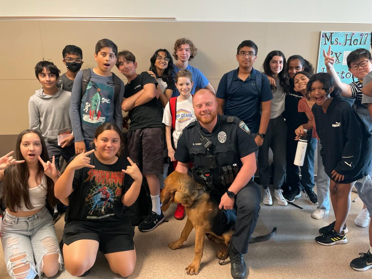 MrsCollins1787's tweet image. I was so happy for Fuze with @Nick99_Short to visit @Hall_PRMS 3rd period class today! Fuze is so handsome and a &quot;good boy&quot;! I&apos;m tagging Jenny, principal @BCE_BlueJays so she sees we had a dog today! We might be dog lovers.