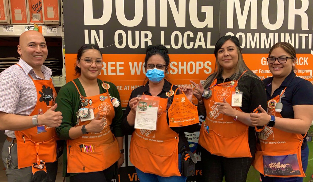 🥁Drum Roll Please🥁

Here’s to our Front End Associates of the Month! We thank you all for everything you are doing and appreciate the hard work !!🙌🏽

✨Rafael - Cashier of the Month
✨Angel - Lot Associate of the Month
✨Veronica - HC of the Month