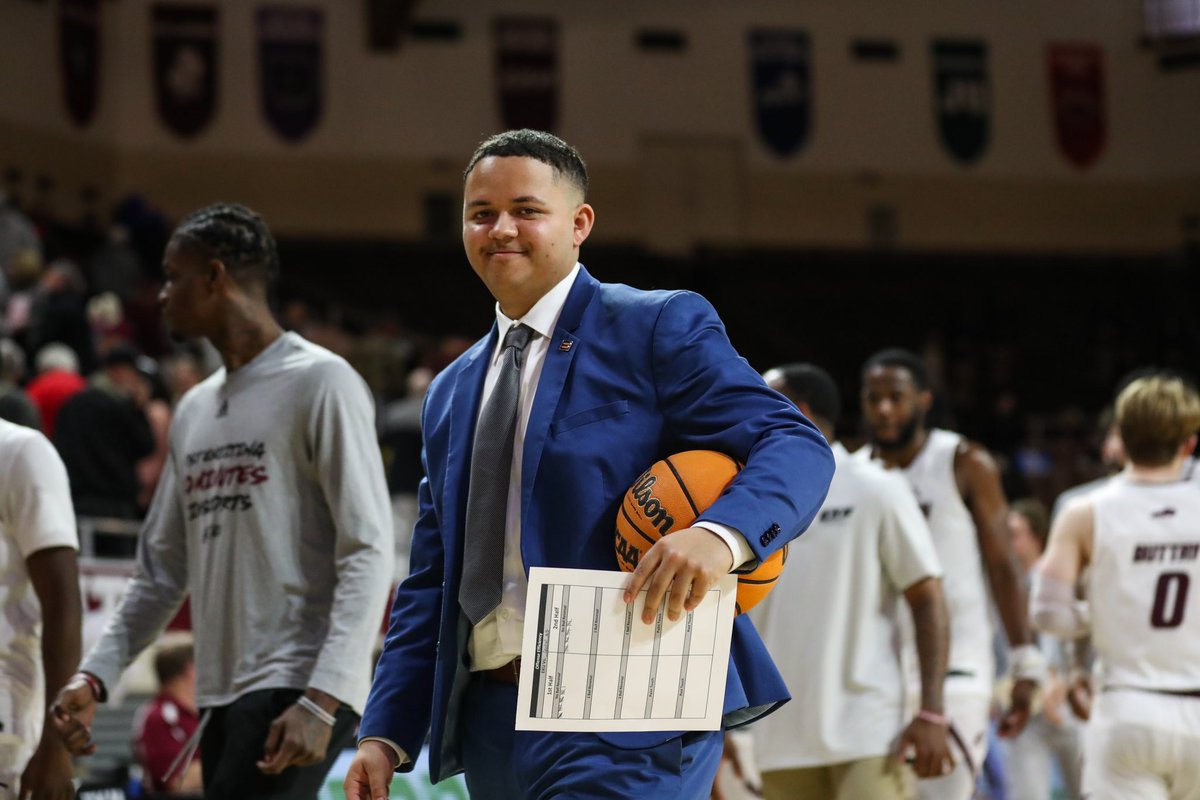 BHarris98's tweet photo. 5 years completed, and closing the chapter. Thank you, EKU! 🫶🏽
I couldn’t have been more proud to be a Colonel, represent our program &amp; this University. (1/3) https://t.co/UycoPt9ZTg