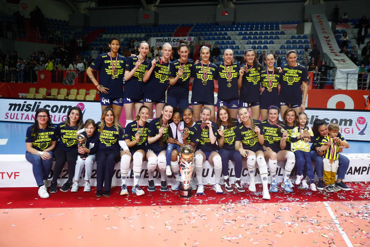 🏆
•Galibiyet Pozu ✗
•Şampiyonların Pozu ✓.

#SarıMelekler