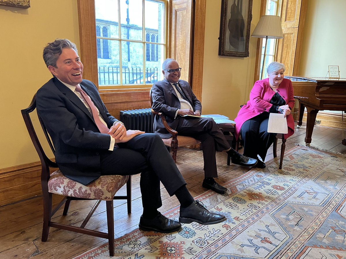 Imagine if #Oxford was famous not only as world’s top university, but also as a city of compassion, kindness &amp; inclusion. 🕊️

Thanks to <a href="/TFletcher/">Tom Fletcher</a> for today’s inspiring event on how the university can be a better neighbour. 

Great contributions from <a href="/ewaoxford/">@EwaOxford</a> and Kamal Ahmad.