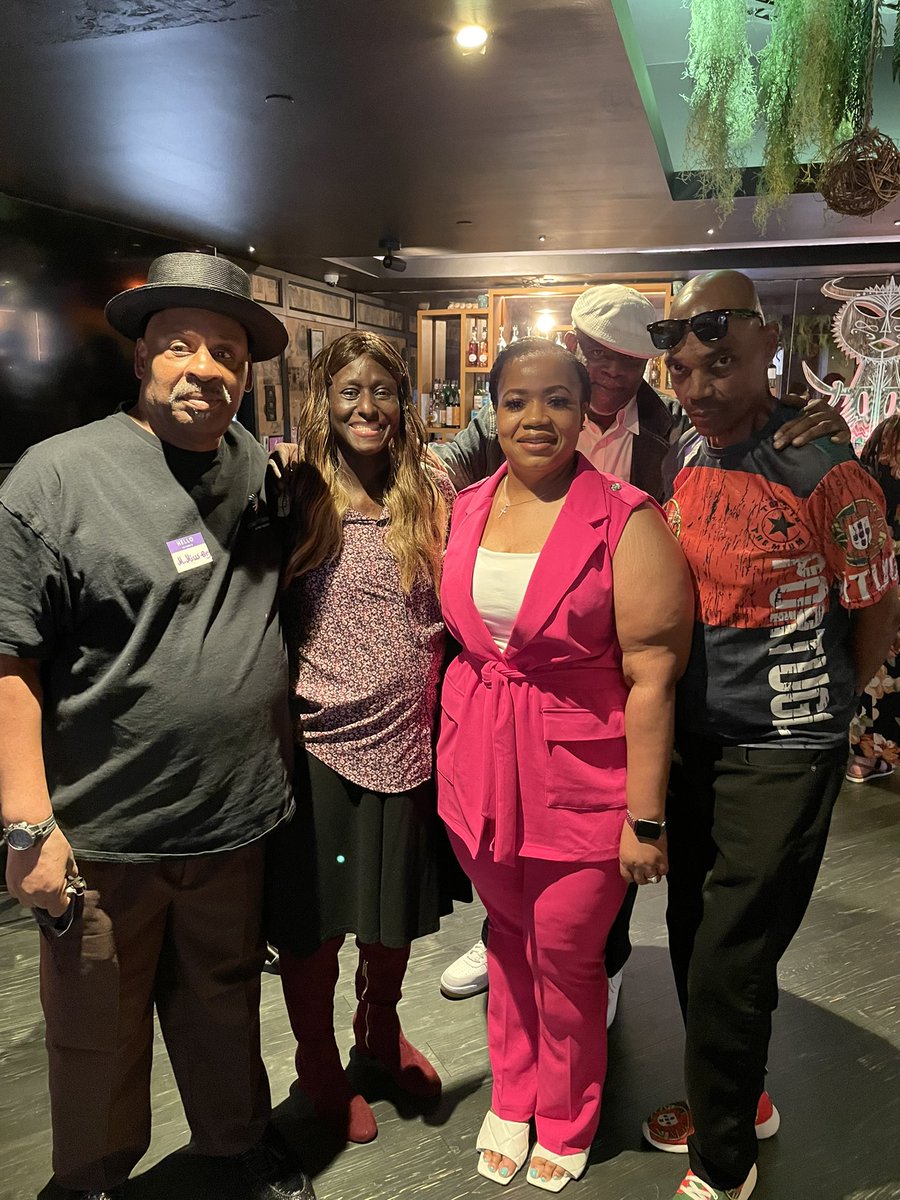 JosephsHouse_dc's tweet photo. Its go time!! So happy to see some familiar faces in the crowd. #ShepherdingHope #fundraiser #donate https://t.co/kVKA5Uwj66