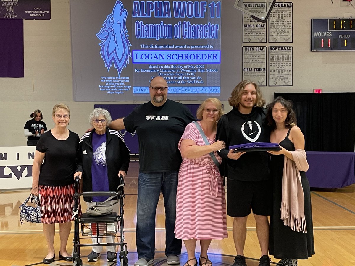 whs_wolves's tweet photo. Congrats to our Alpha Wolf junior and senior honorees! 💜 Kind 💜 Compassionate 💜 Gracious 💜 #AlphaWolf #BetterTogetherWPS 🐺 https://t.co/8MQXhu89yk