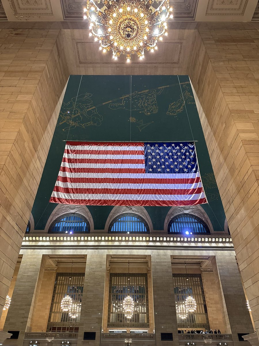 Inocente_Daniel's tweet photo. The iPhone 14 pro max takes incredible photos. #apple #station #newyork https://t.co/JtnNVdjIVL