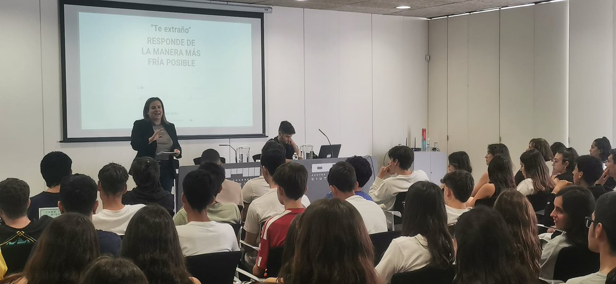 🔊CEDELCO ha presentado la charla de Carmen Sanmartín (Eurolosa) dentro de la jornada que ha organizado @BIKreando en el Centro de Congresos.

🎤 Las  asociadas Escuelas de idiomas Ester Martínez  y Proyectos Amaltea también han ofrecido su experiencia como empresarias.