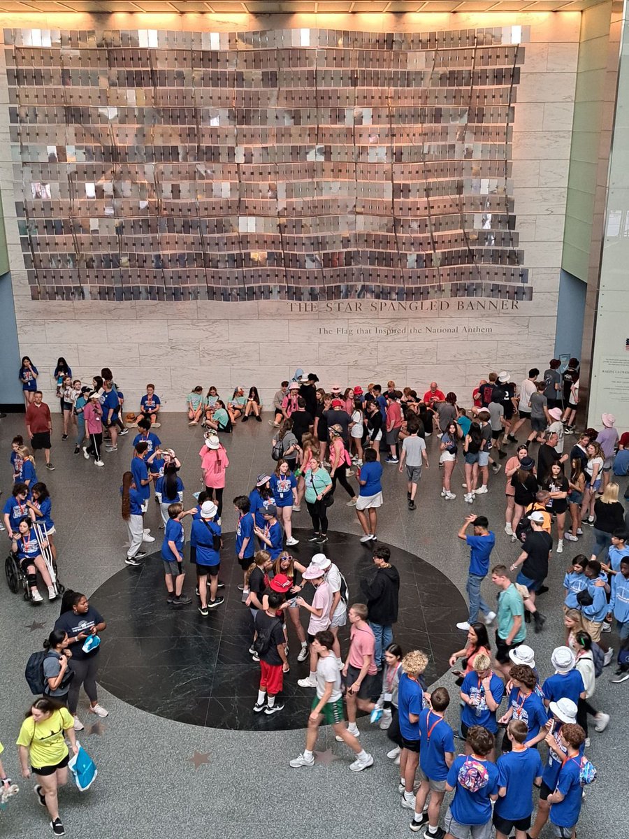 KellySyroka's tweet photo. Bus #4 
The American History Museum 
@OOMSDC @OOMS_OLSD https://t.co/VsW8fvVBif