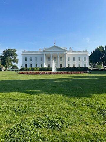 KellySyroka's tweet photo. Bus #4
The Whitehouse! 
@OOMSDC @OOMS_OLSD https://t.co/U2MumaVEKo