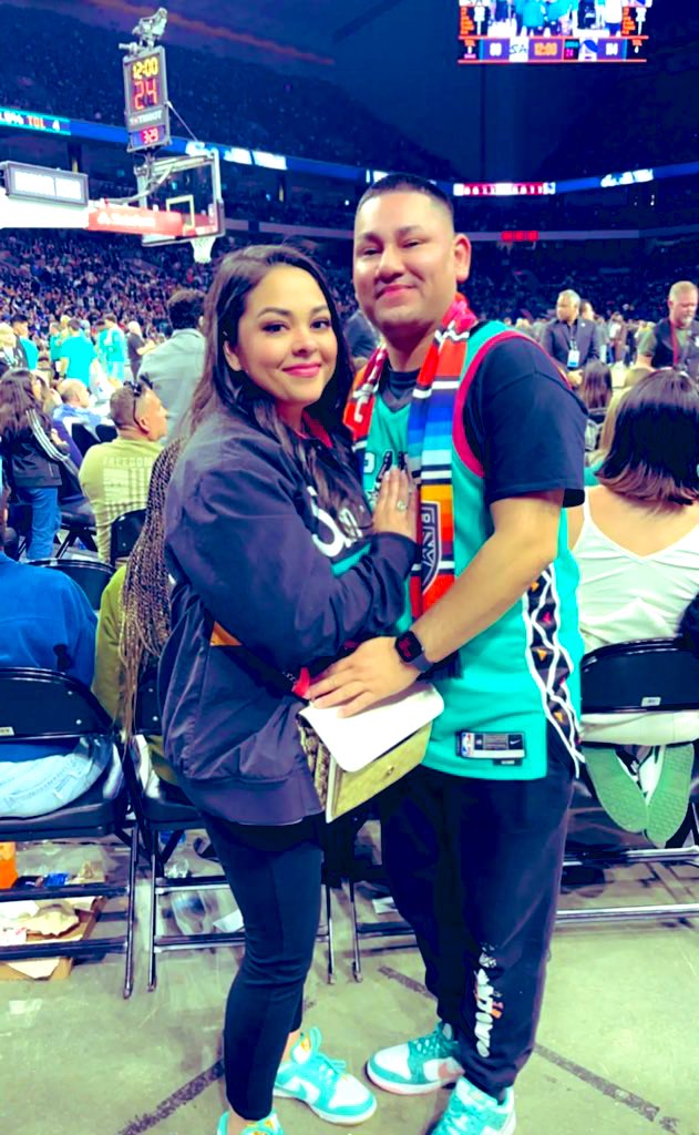 RealSpurnandez's tweet photo. History 🔥🔥🔥 @SellWithStephh @dakmitch @RealTomPetrini @BexarApparel @shoni_nikole @tyshiesty808 @Robert_zepeda20 @RobMcintoshSR @ajimenez313 @15Alyss @BeckyHammon #BackHomeInTheDome #PorVida https://t.co/gcPefeFYaP
