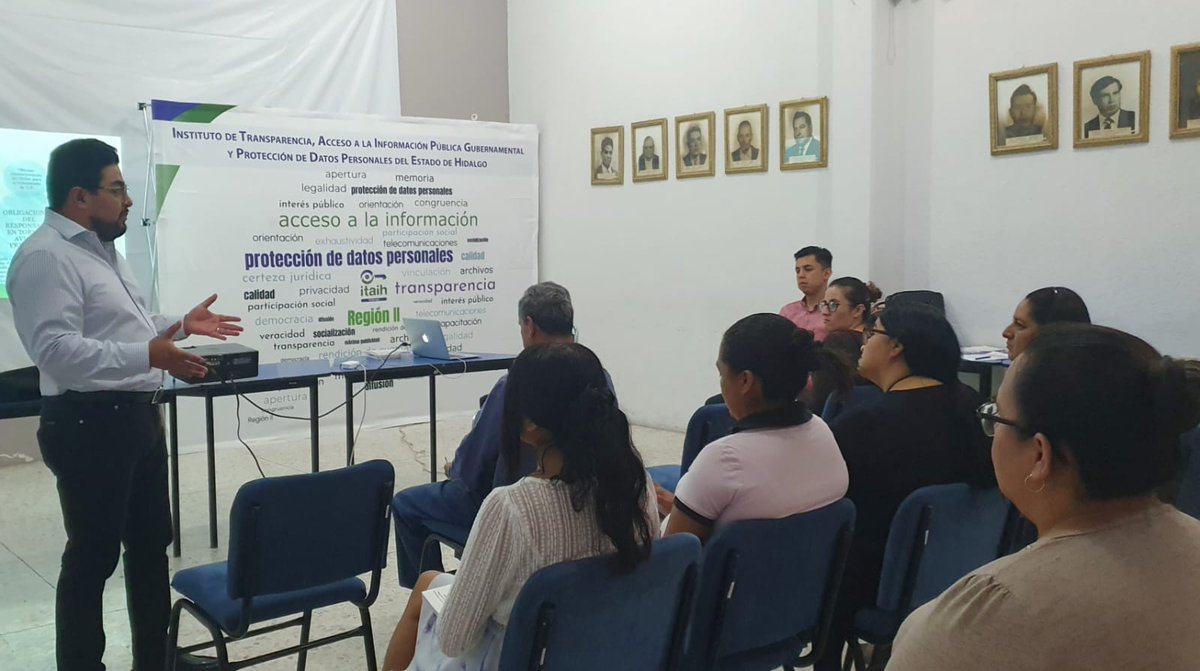 itaih_hidalgo's tweet photo. El Comisionado @LAngelHRios se reunió con personas servidoras públicas de #Tlanalapa a efecto de orientar a las áreas que recaban datos personales sobre el correcto tratamiento y protección de estos; (1) https://t.co/lUh7nv3fwf