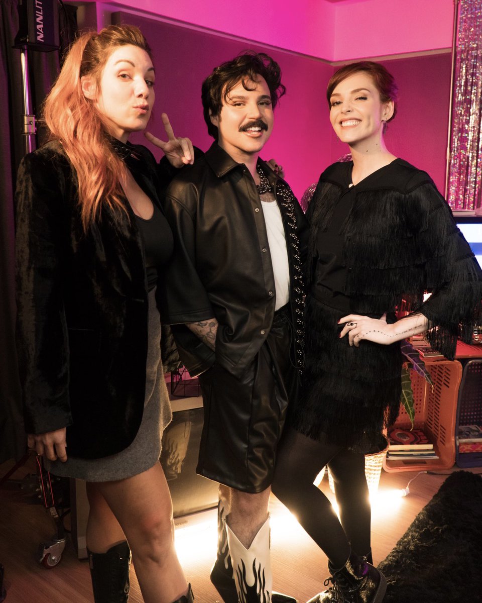 acessiveiscast's tweet photo. É HOJE E TÁ INCRÍVEL! Esse Menino no #AcessíveisCast
#acessiveiscast #marimoon #titimuller #essemenino #acessomtv #acessiveisnoyoutube #essemeninoacessivel https://t.co/haHnSshqMj