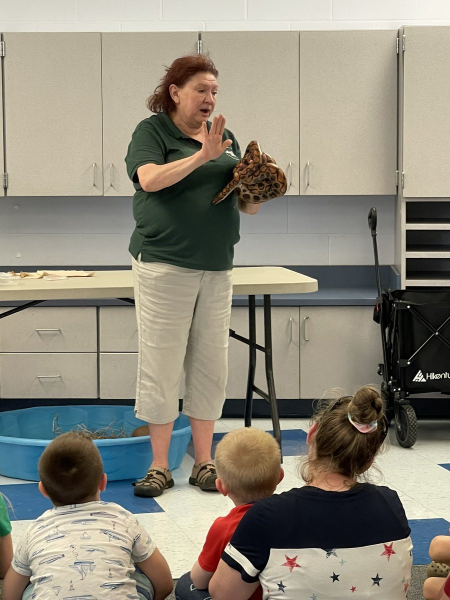 MissHanlon22's tweet photo. Akron Zoo visiting rotation for One Author One School.
#OAOS https://t.co/3MjrhuOkBf
