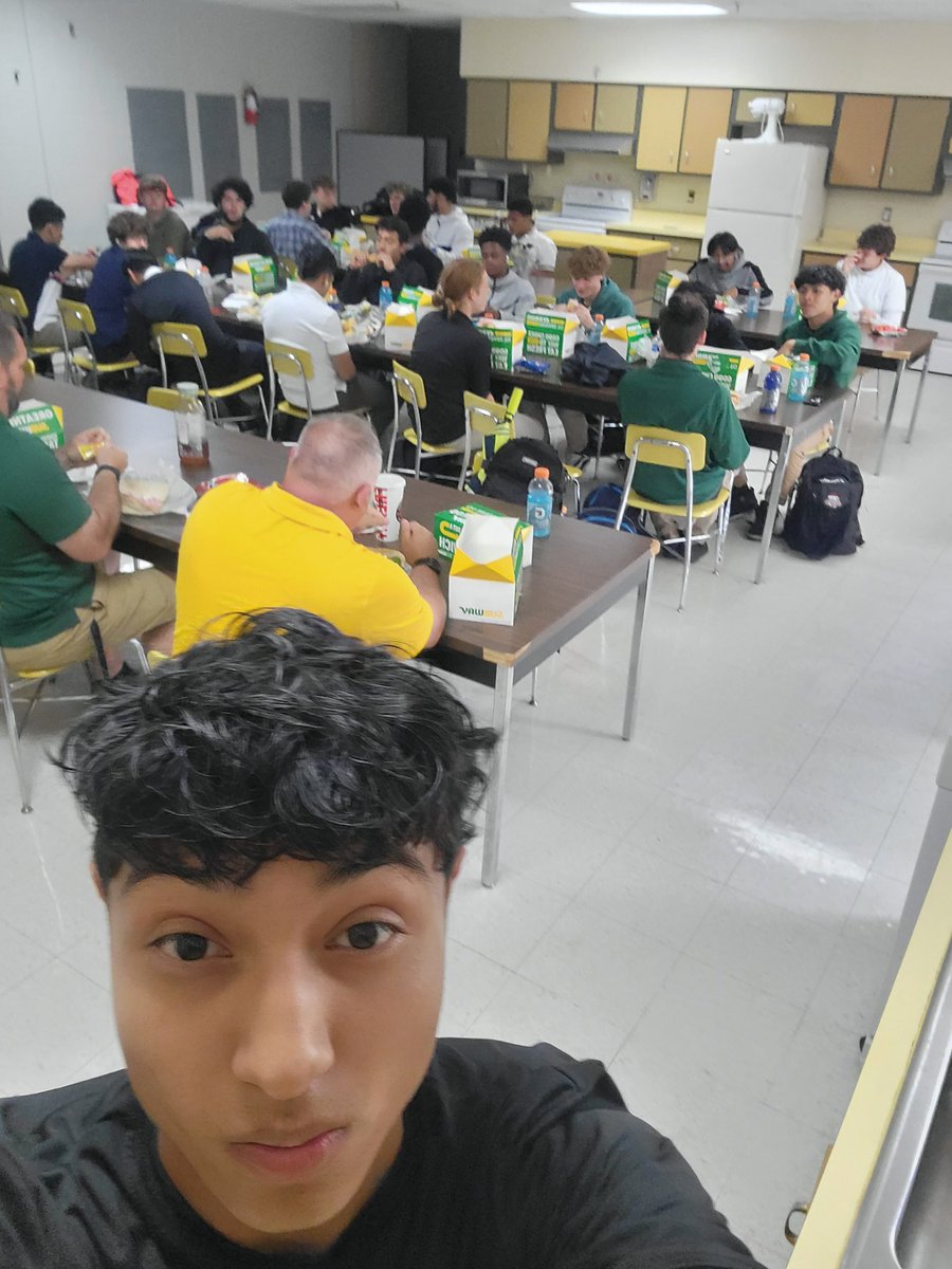 Time for the GameDay selfie and team meal courtesy of <a href="/bedolla042/">Luis Bedolla</a> special thanks to <a href="/bone_misty83/">Misty Bone</a> and family for feeding us tonight before we take on Henry Co